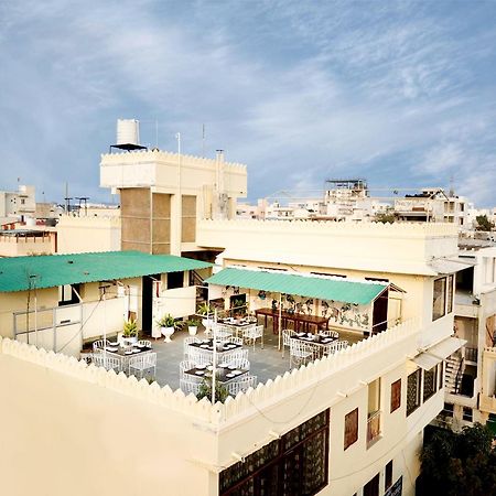 Hotel The Kesar Niwas Udaipur Esterno foto