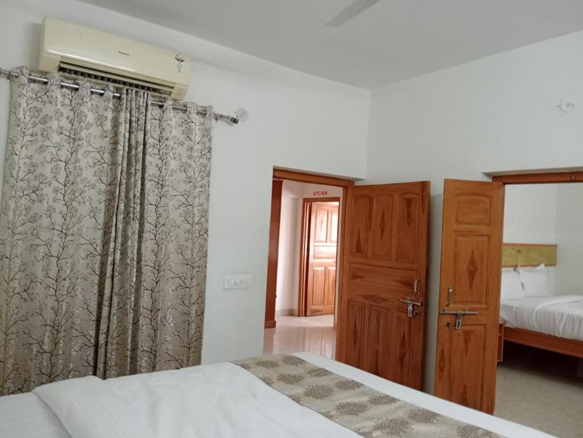 Hotel The Kesar Niwas Udaipur Esterno foto