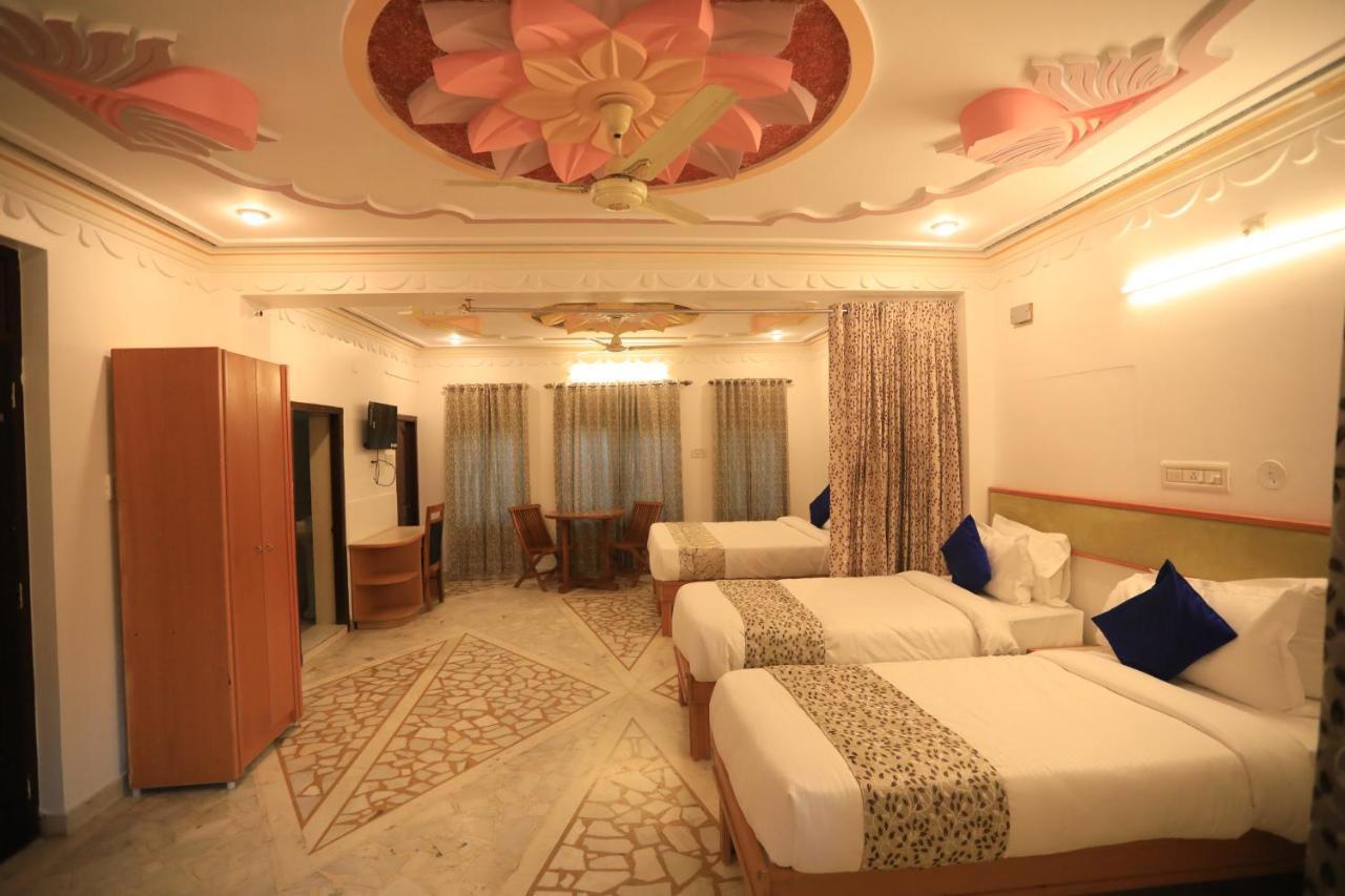 Hotel The Kesar Niwas Udaipur Esterno foto