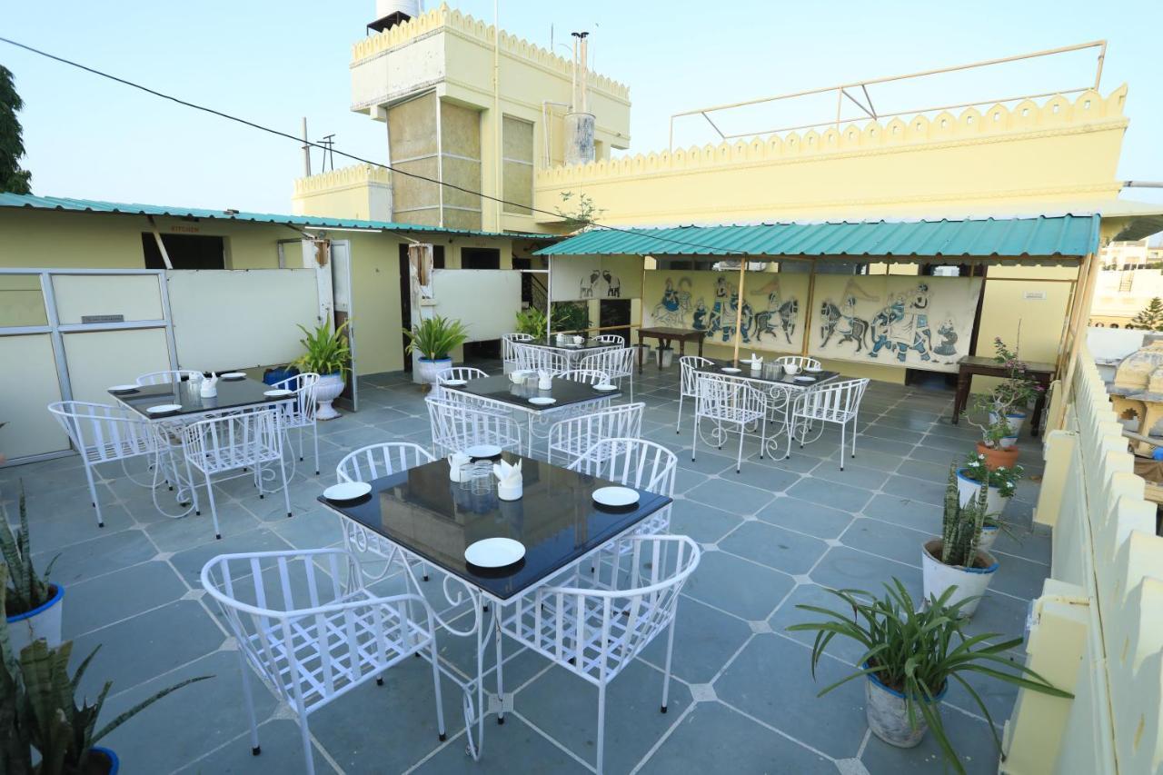 Hotel The Kesar Niwas Udaipur Esterno foto