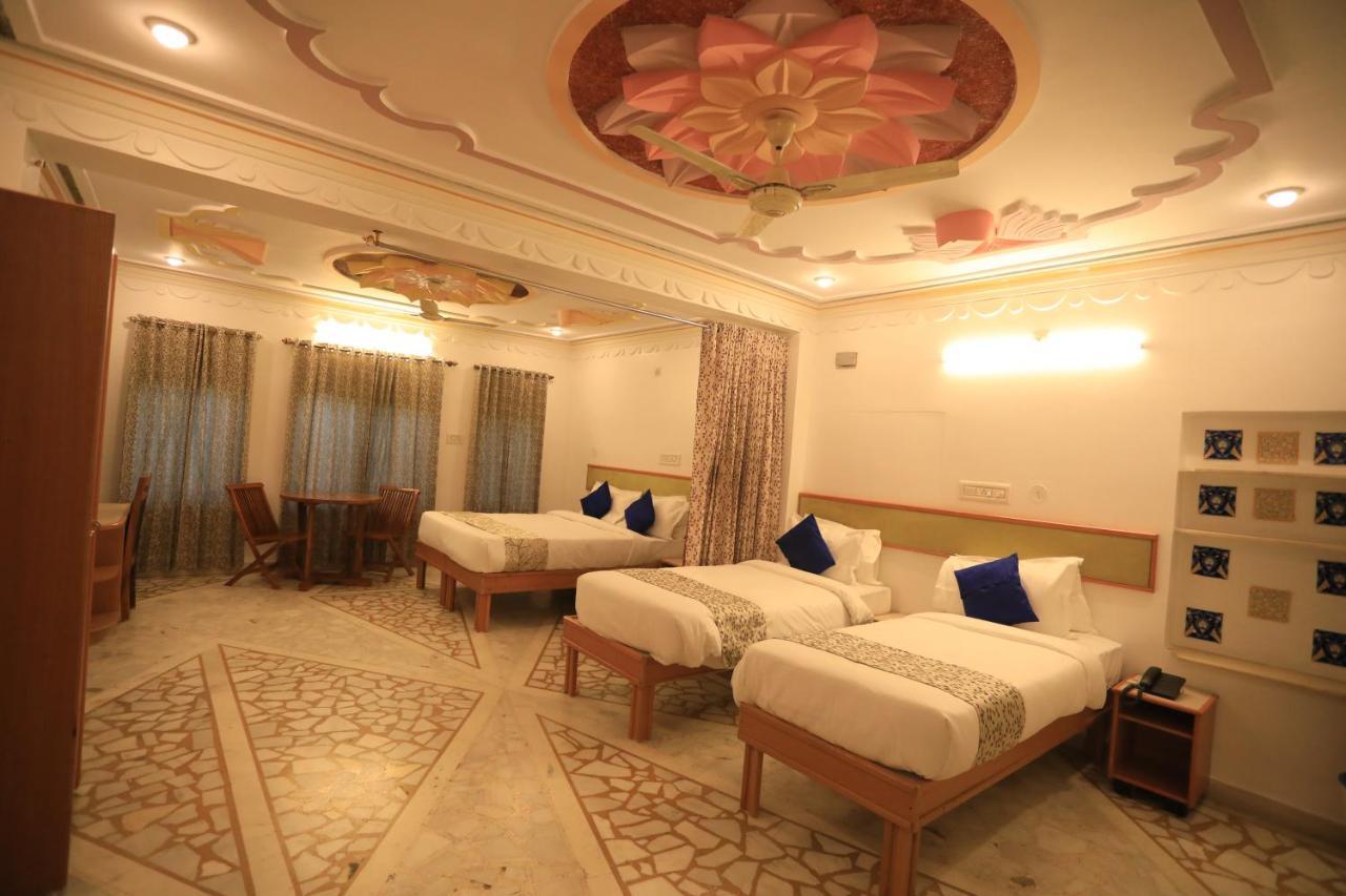 Hotel The Kesar Niwas Udaipur Esterno foto