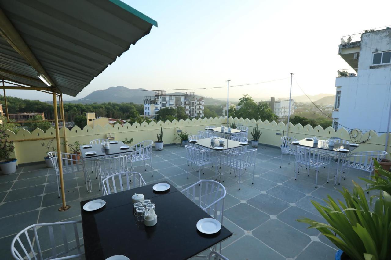 Hotel The Kesar Niwas Udaipur Esterno foto