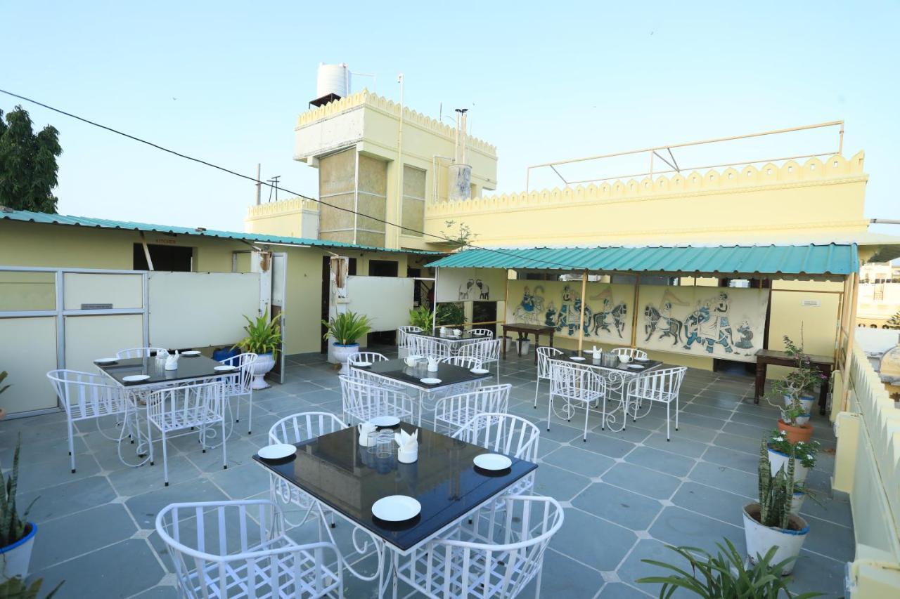 Hotel The Kesar Niwas Udaipur Esterno foto