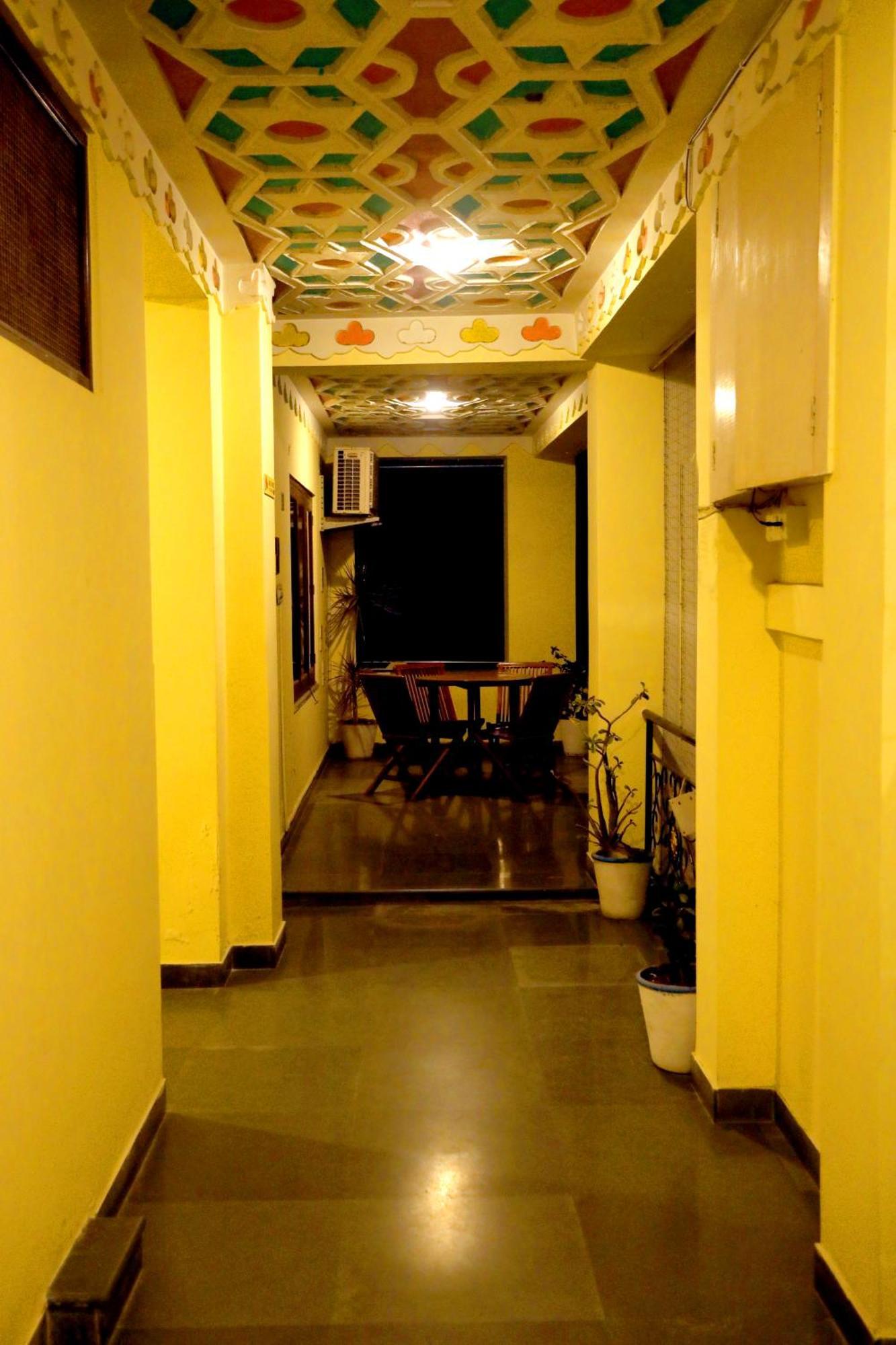 Hotel The Kesar Niwas Udaipur Esterno foto