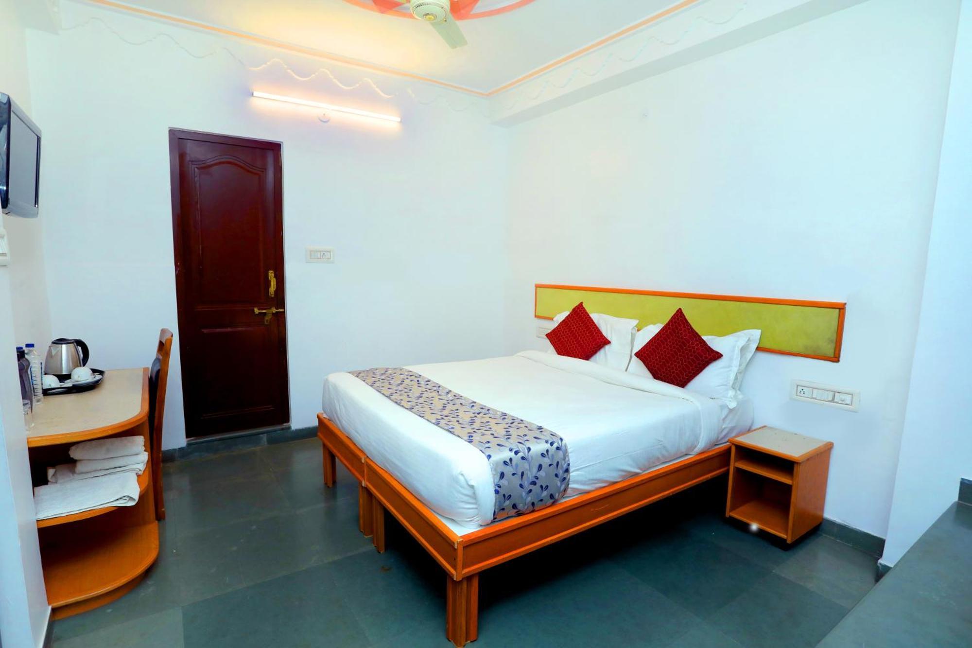 Hotel The Kesar Niwas Udaipur Esterno foto