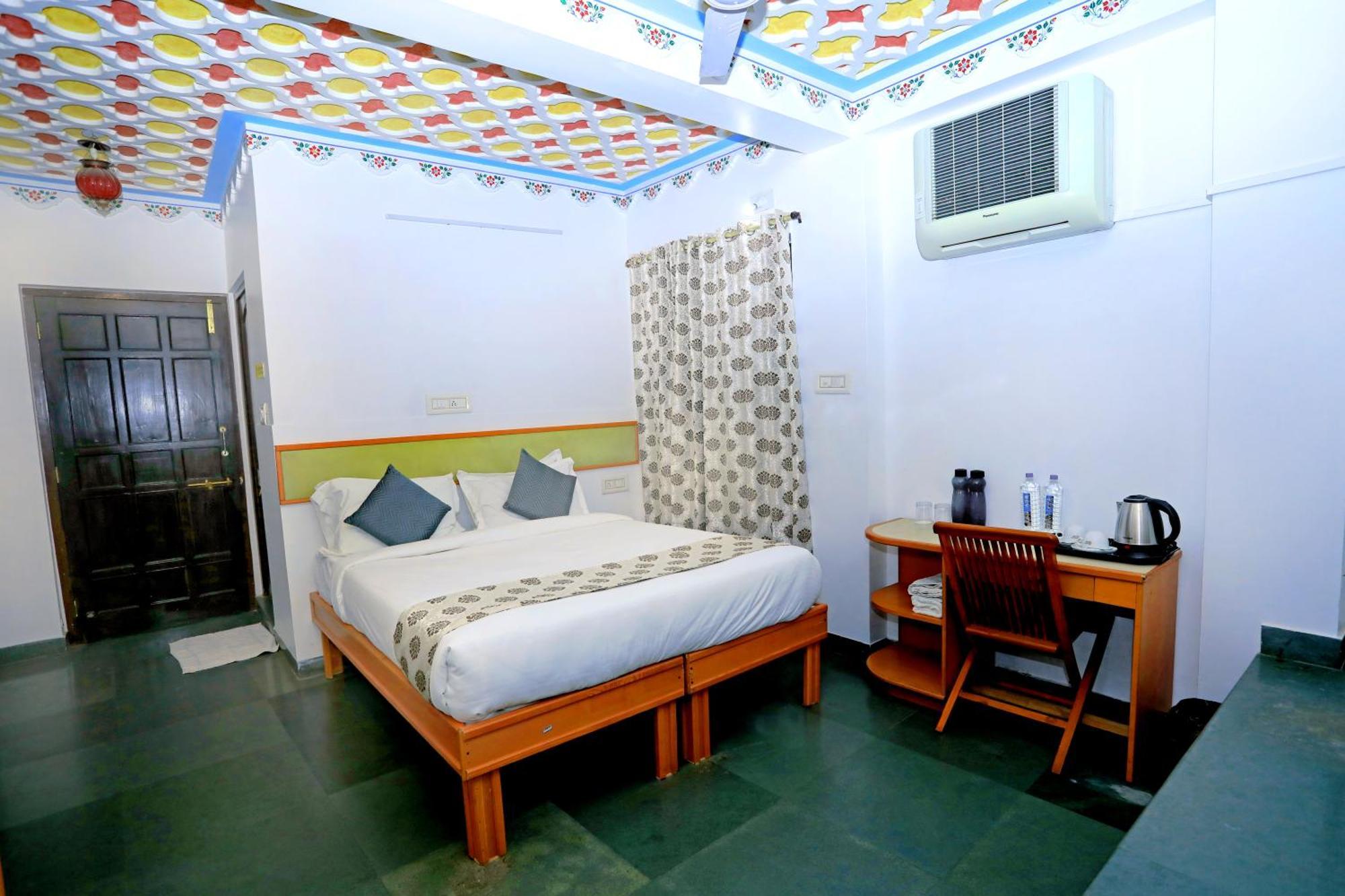 Hotel The Kesar Niwas Udaipur Esterno foto