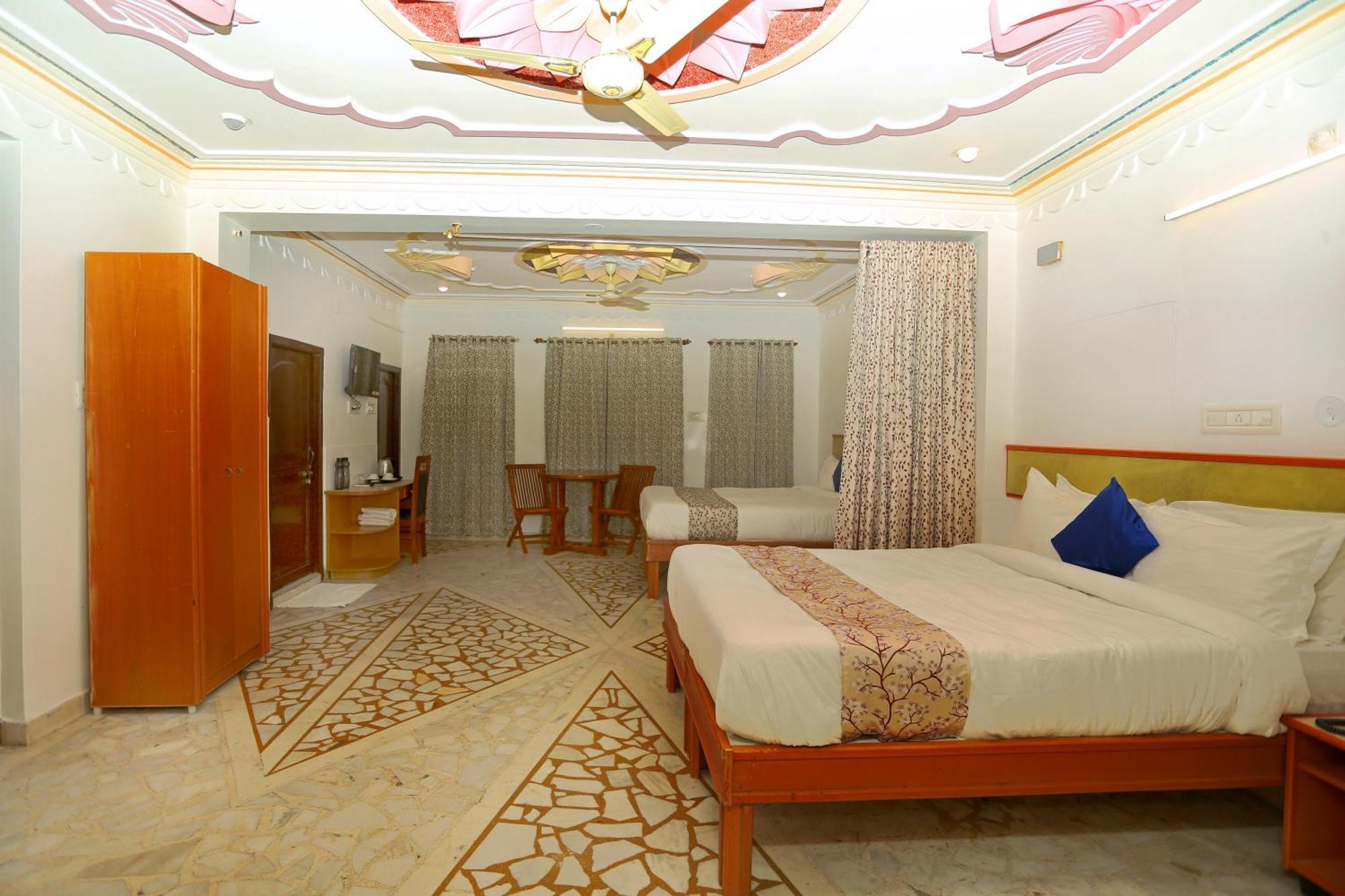 Hotel The Kesar Niwas Udaipur Esterno foto