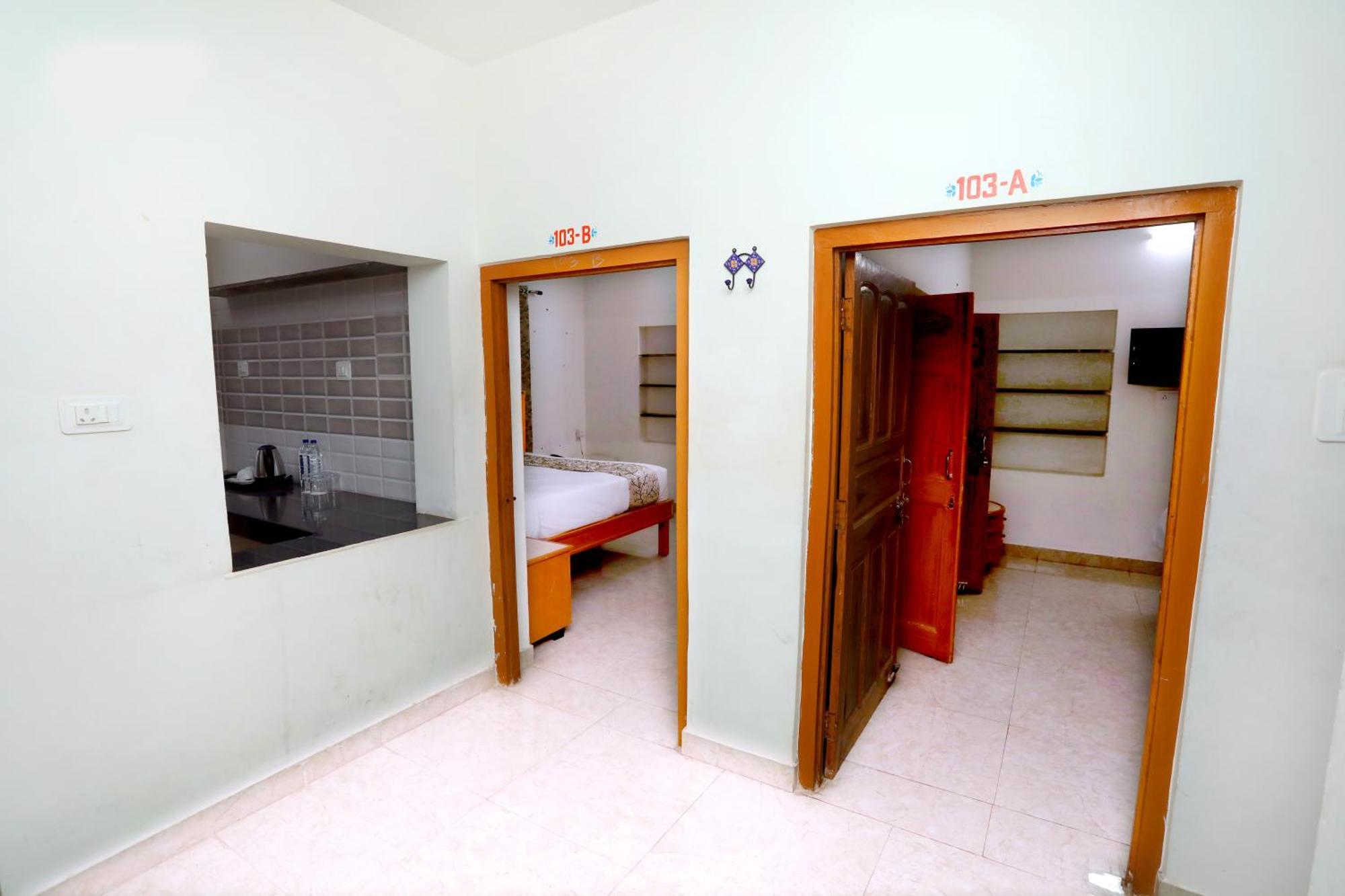 Hotel The Kesar Niwas Udaipur Esterno foto