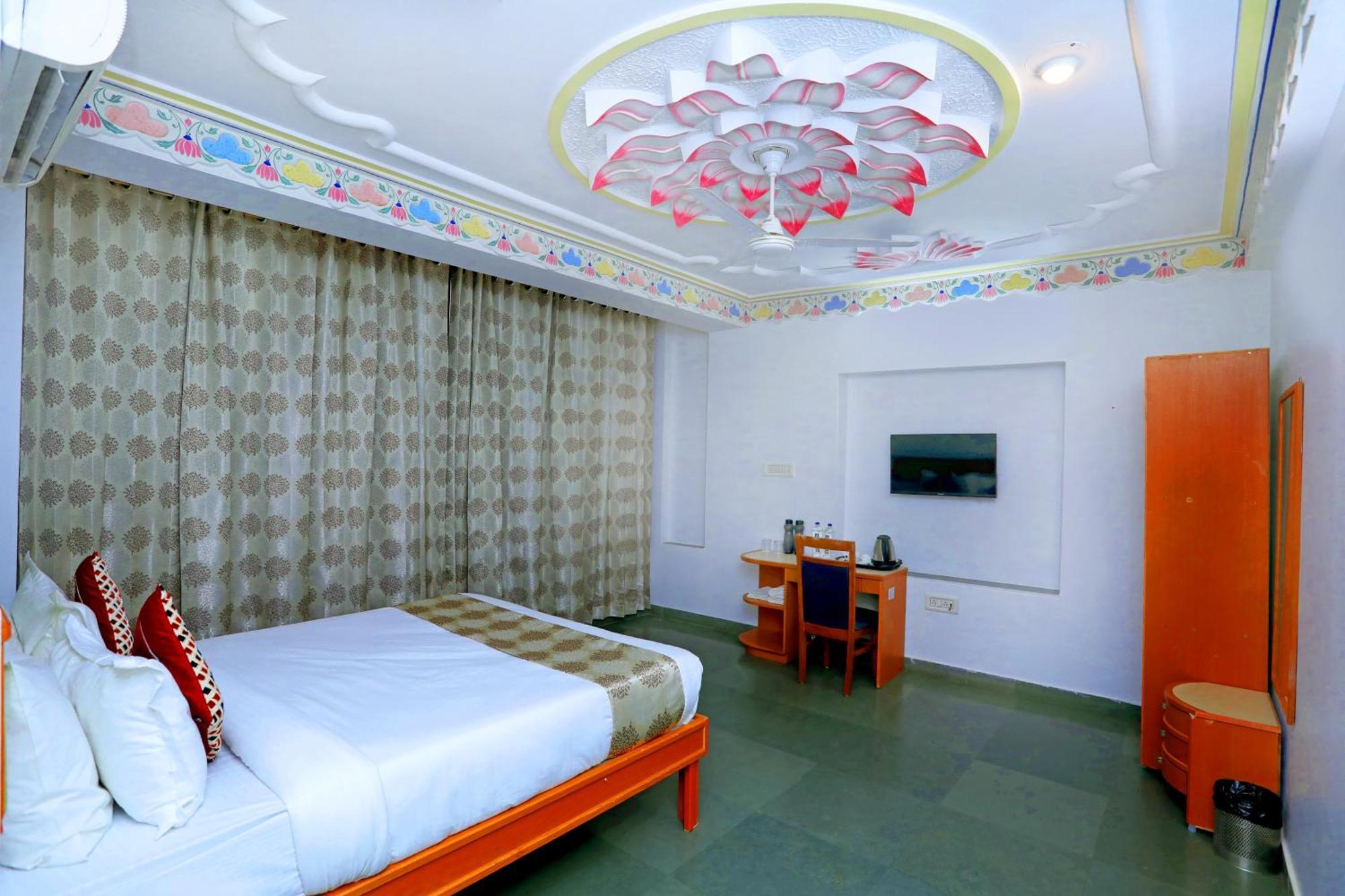 Hotel The Kesar Niwas Udaipur Esterno foto