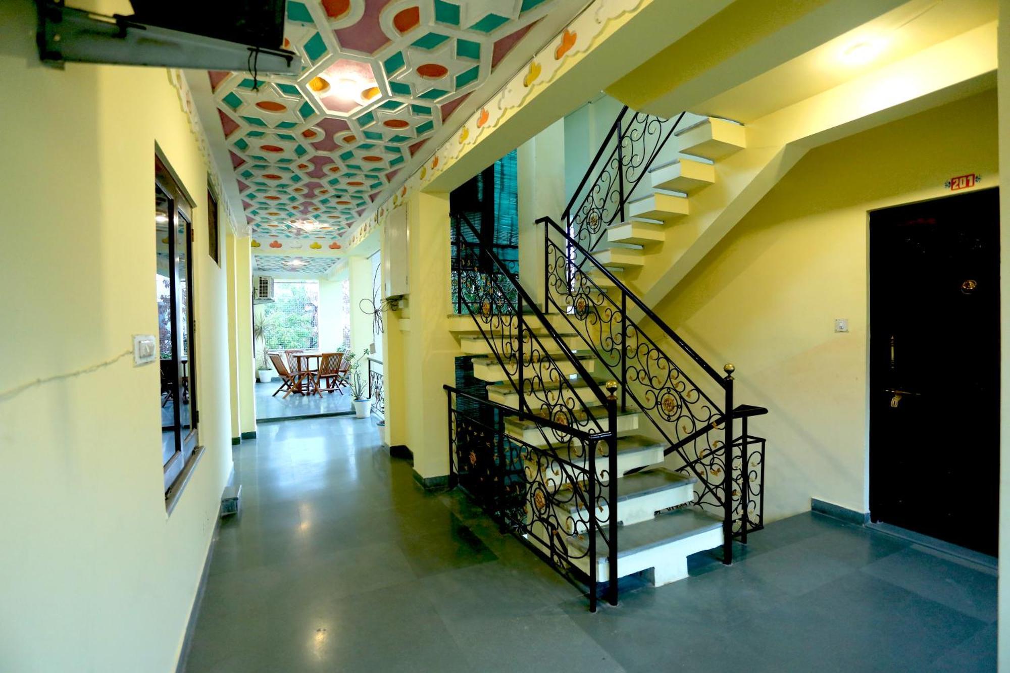 Hotel The Kesar Niwas Udaipur Esterno foto