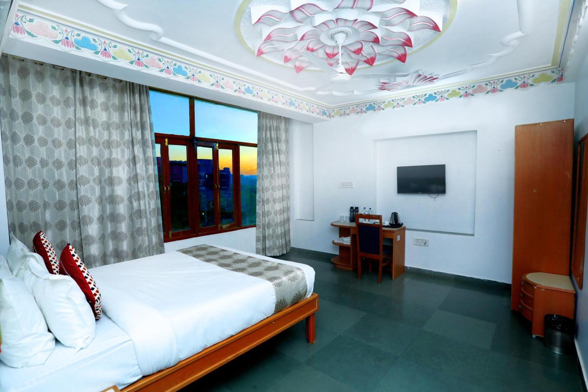 Hotel The Kesar Niwas Udaipur Esterno foto