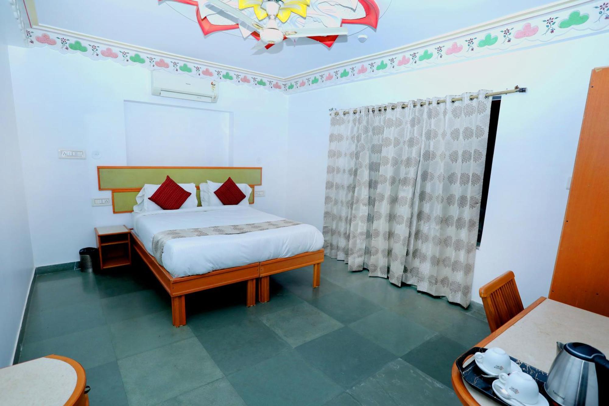 Hotel The Kesar Niwas Udaipur Esterno foto