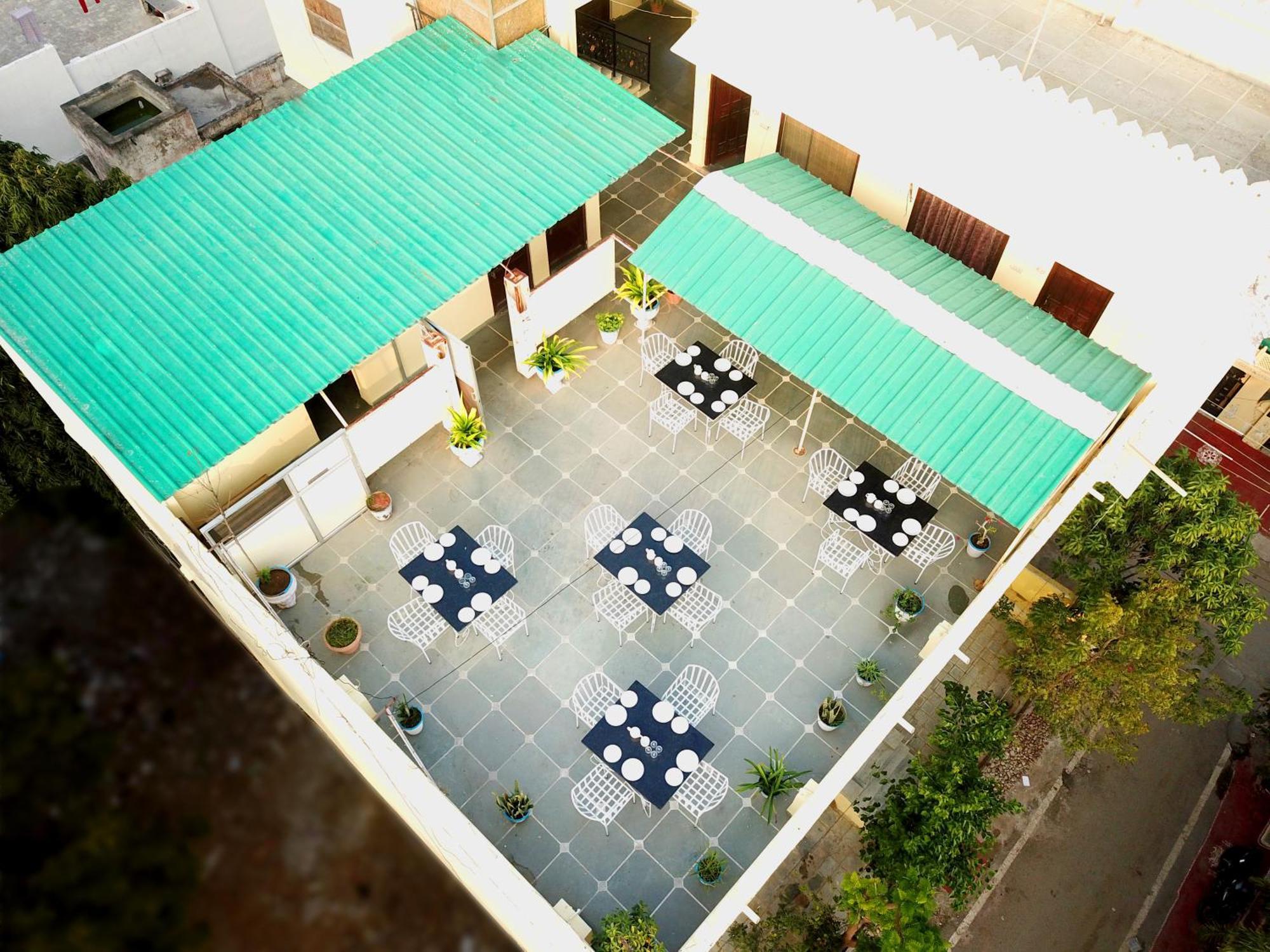 Hotel The Kesar Niwas Udaipur Esterno foto